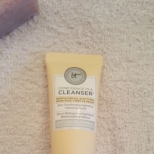 it cosmetics Makeup - 5/$20 - IT Cosmetics Confidence in a Cleanser it cosmetics Makeup - 5/$20 - IT Cosmetics Confidence in a Cleanser